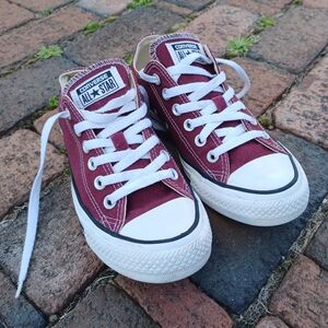 Converse low dark burgandy red unisex shoes sneakers size - Mens 5 Womens 7